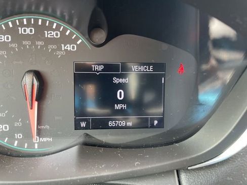 Used 2020 Chevrolet Trax LT w/ LT Convenience Package FWD image 12