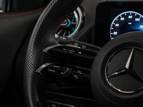 Used 2025 Mercedes-Benz GLA 250 image 16