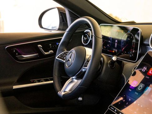 Used 2025 Mercedes-Benz C 300 Sedan image 19