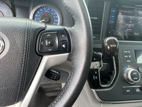Used 2017 Toyota Sienna XLE w/ XLE Navigation Package AWD/4WD image 23