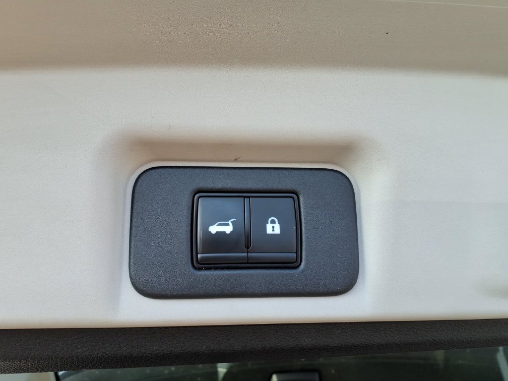 Used 2023 Nissan Ariya FWD image 7