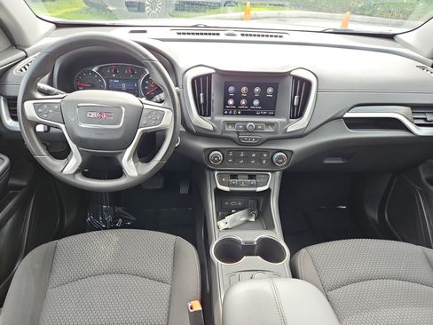 Used 2024 GMC Terrain SLE image 17