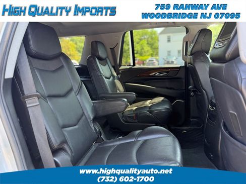 Used 2018 Cadillac Escalade Luxury AWD/4WD image 23
