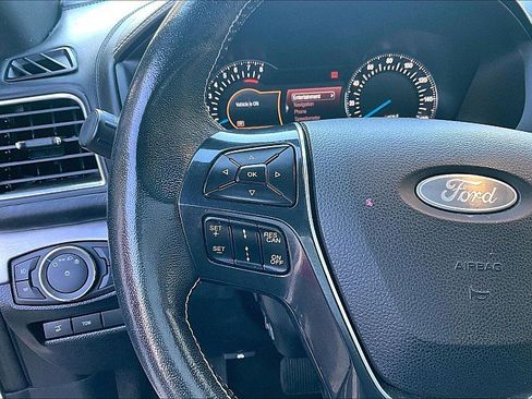 Used 2018 Ford Explorer Platinum image 19