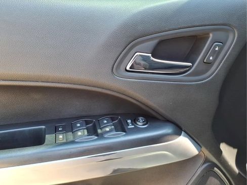 Used 2020 Chevrolet Colorado LT w/ Safety Package RWD image 11