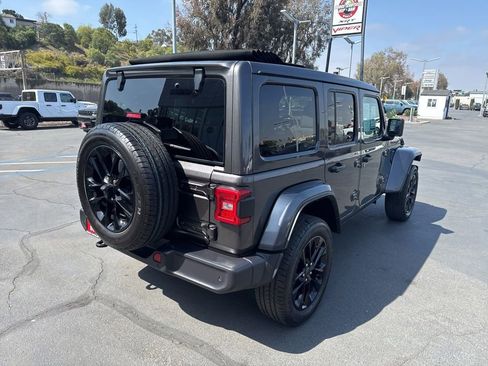 Used 2025 Jeep Wrangler Unlimited Sahara w/ Safety Group AWD/4WD image 8