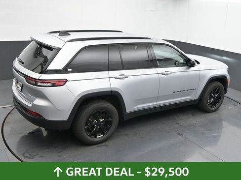 Used 2024 Jeep Grand Cherokee Altitude image 45