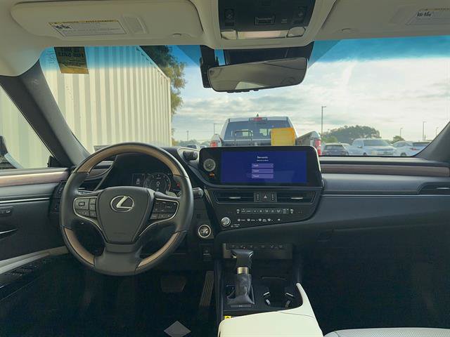 Certified 2024 Lexus ES 350 w/ Technology Package FWD image 3