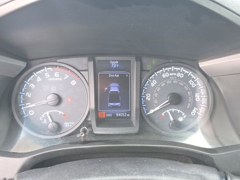 Used 2016 Toyota Tacoma SR5 image 33