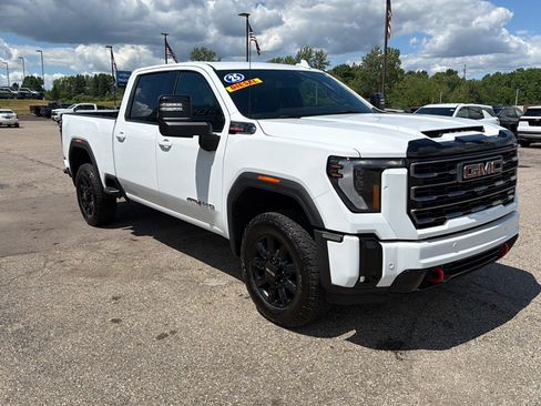 Used 2025 GMC Sierra 2500 AT4 AWD/4WD image 3