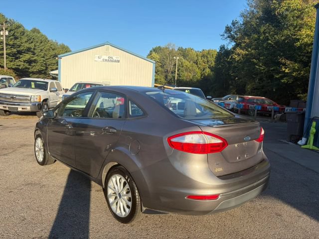 Used 2014 Ford Fiesta SE w/ Equipment Group 201A FWD image 3