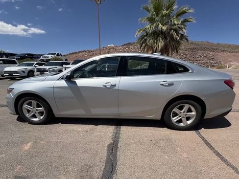 Used 2022 Chevrolet Malibu LT FWD image 2