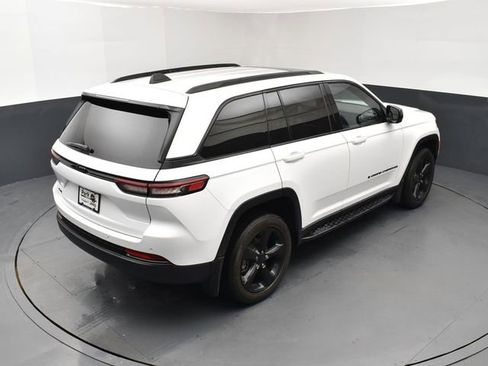 Used 2023 Jeep Grand Cherokee Altitude image 18