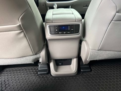 Used 2015 Toyota Highlander Limited AWD/4WD image 17