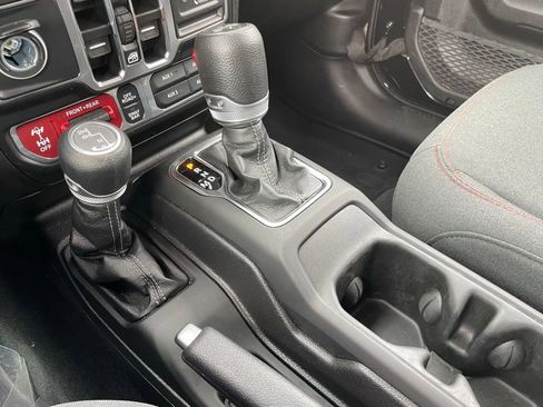 Used 2024 Jeep Wrangler Unlimited Rubicon image 21