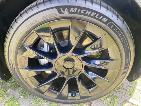 Used 2024 Tesla Model Y Long Range AWD/4WD image 27