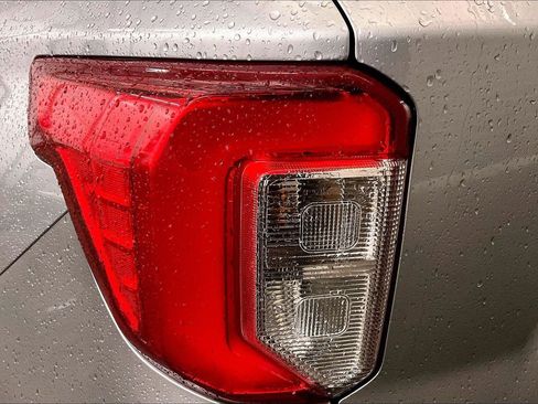 Certified 2021 Ford Explorer XLT image 29