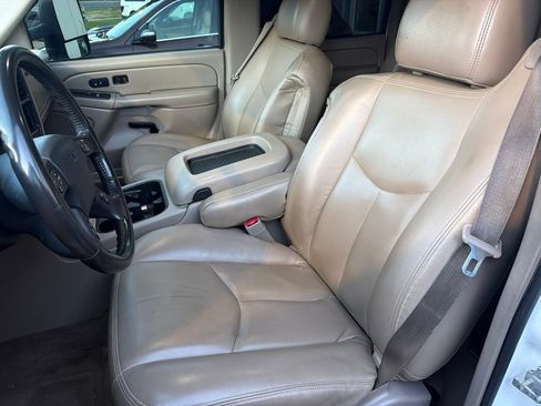 Used 2004 GMC Sierra 2500 SLT w/ Heavy-Duty Power Package AWD/4WD image 14