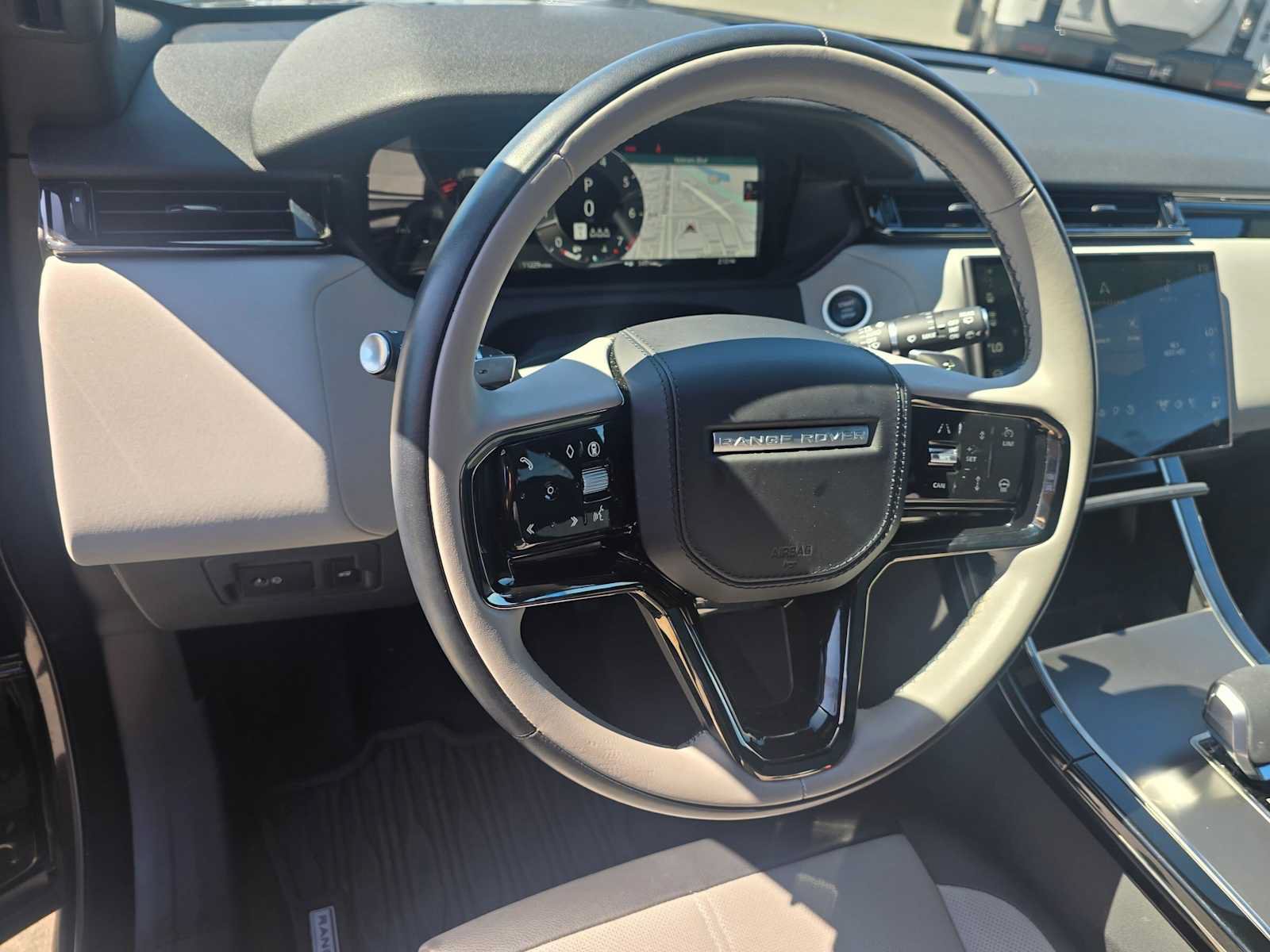 Used 2026 Land Rover Range Rover Velar S AWD/4WD image 27