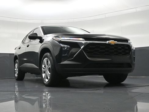 Used 2024 Chevrolet Trax LS FWD image 32