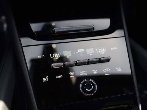 Used 2024 Porsche Cayenne image 23