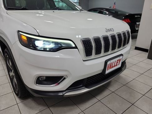 Used 2019 Jeep Cherokee Limited image 24