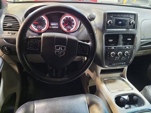 Used 2017 Dodge Grand Caravan SXT image 22