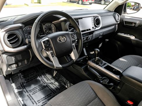 Used 2021 Toyota Tacoma SR5 RWD image 2