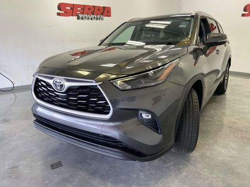 Used 2022 Toyota Highlander XLE image 7