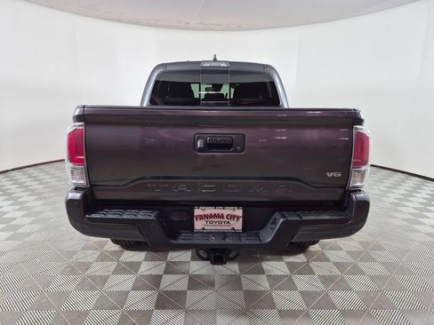 Used 2022 Toyota Tacoma TRD Off-Road w/ Technology Package AWD/4WD image 4