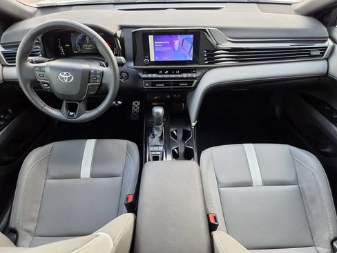 Used 2025 Toyota Camry SE w/ Convenience Package FWD image 12