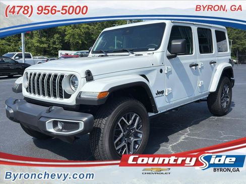Used 2025 Jeep Wrangler Unlimited Sahara AWD/4WD image 1