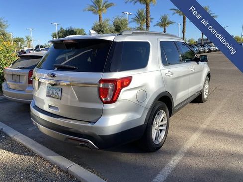 Used 2016 Ford Explorer XLT FWD image 4