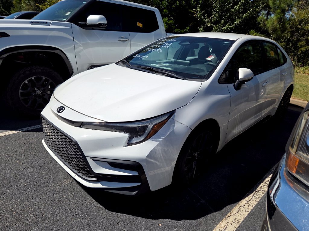 Used 2024 Toyota Corolla SE FWD image 3