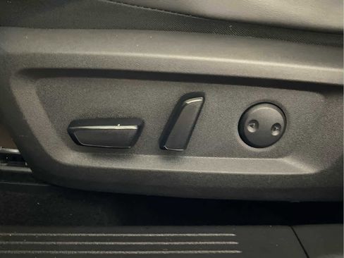 Used 2021 Nissan Rogue SV w/ Premium Package image 12