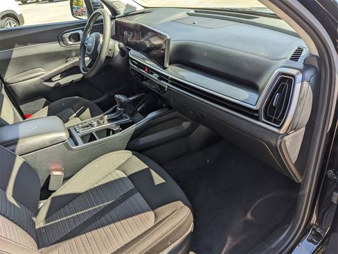 Certified 2025 Kia Sorento LX image 14