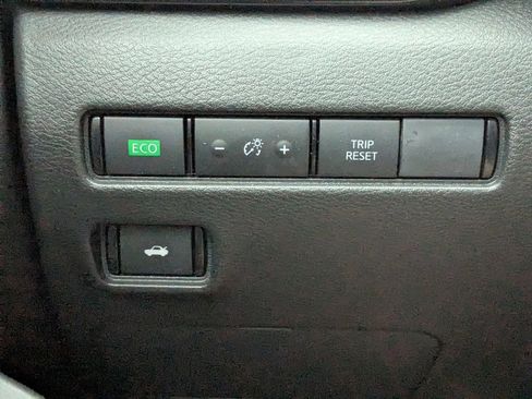 Used 2025 Nissan Sentra SV FWD image 24