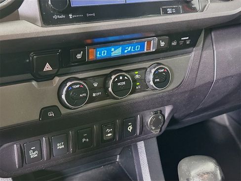 Used 2017 Toyota Tacoma TRD Sport image 14