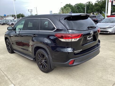 Used 2019 Toyota Highlander SE FWD image 5