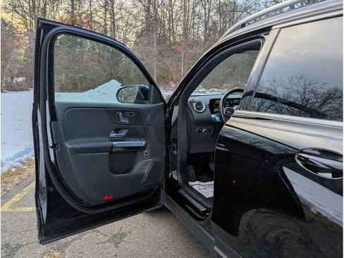 Used 2023 Mercedes-Benz EQB 300 4MATIC image 9