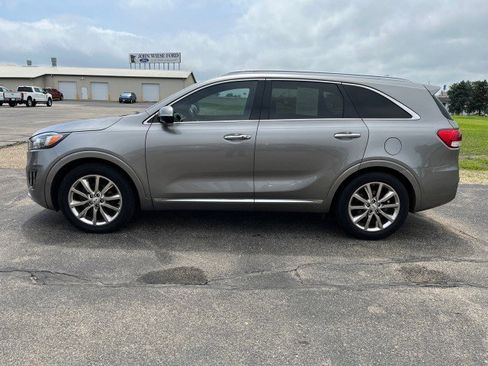 Used 2017 Kia Sorento SX image 2