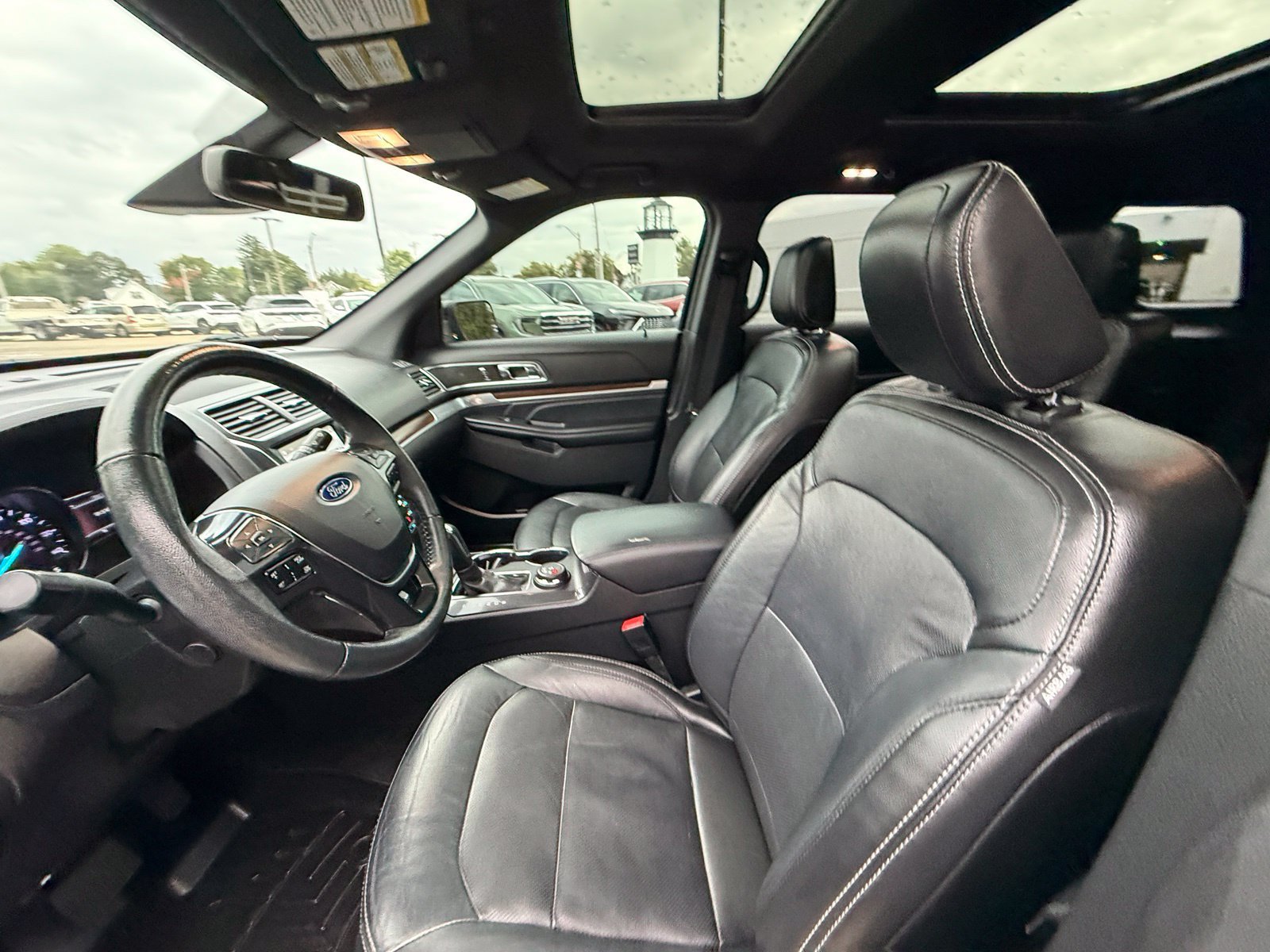 Used 2018 Ford Explorer Limited w/ Equipment Group 301A AWD/4WD image 4