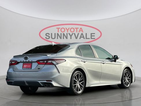 Used 2023 Toyota Camry SE image 3