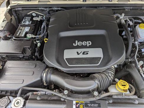 Used 2018 Jeep Wrangler Unlimited Sahara AWD/4WD image 21