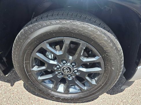 Used 2025 Toyota Sequoia Platinum AWD/4WD image 9