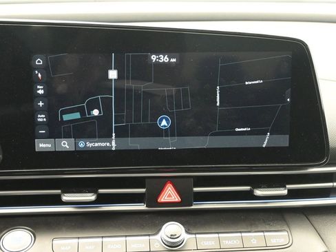 Used 2025 Hyundai Elantra Limited image 18