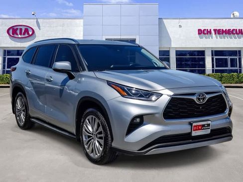 Used 2020 Toyota Highlander Platinum AWD/4WD image 3