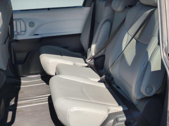 Used 2026 Toyota Sienna XLE FWD image 27