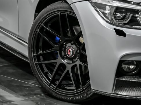 Used 2018 BMW 320i xDrive Sedan image 3