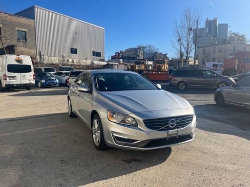 Used 2014 Volvo S60 T5 FWD image 3